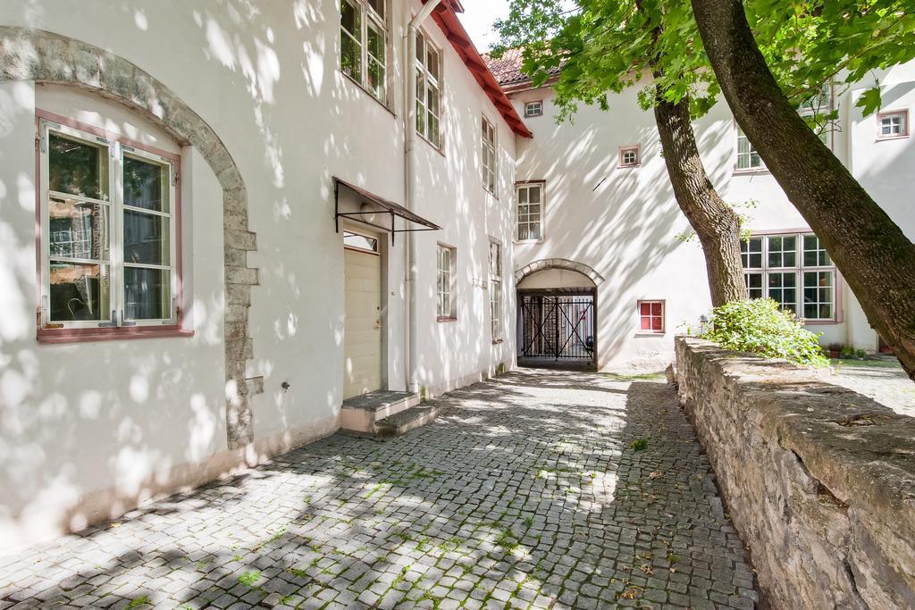 Old Town Central Apartment Ταλίν Εξωτερικό φωτογραφία