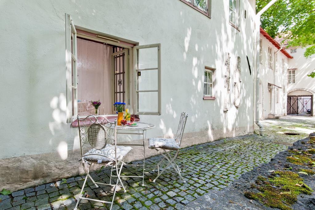 Old Town Central Apartment Ταλίν Εξωτερικό φωτογραφία